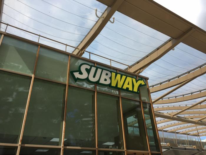 Image Pose d'une enseigne pour Subway