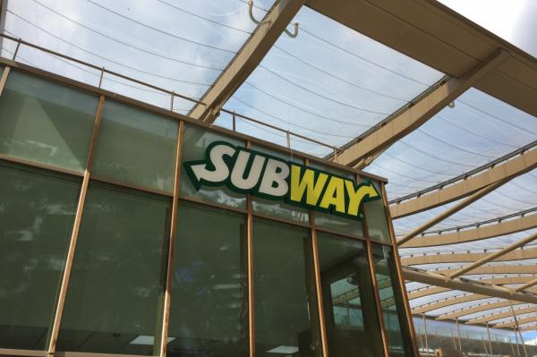 Image Pose d'une enseigne pour Subway