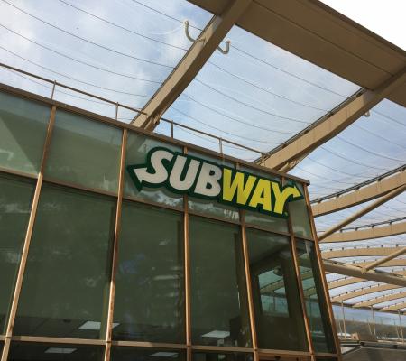 Image Pose d'une enseigne pour Subway