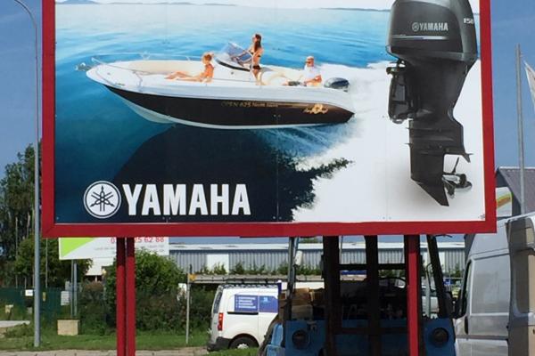 Image Pose d'un panneau pour Yamaha